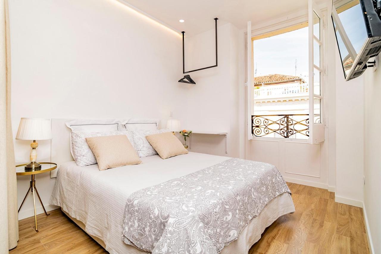 Appartamento Unbeatable Views Of Puerta Del Sol By Batuecas Madrid Esterno foto