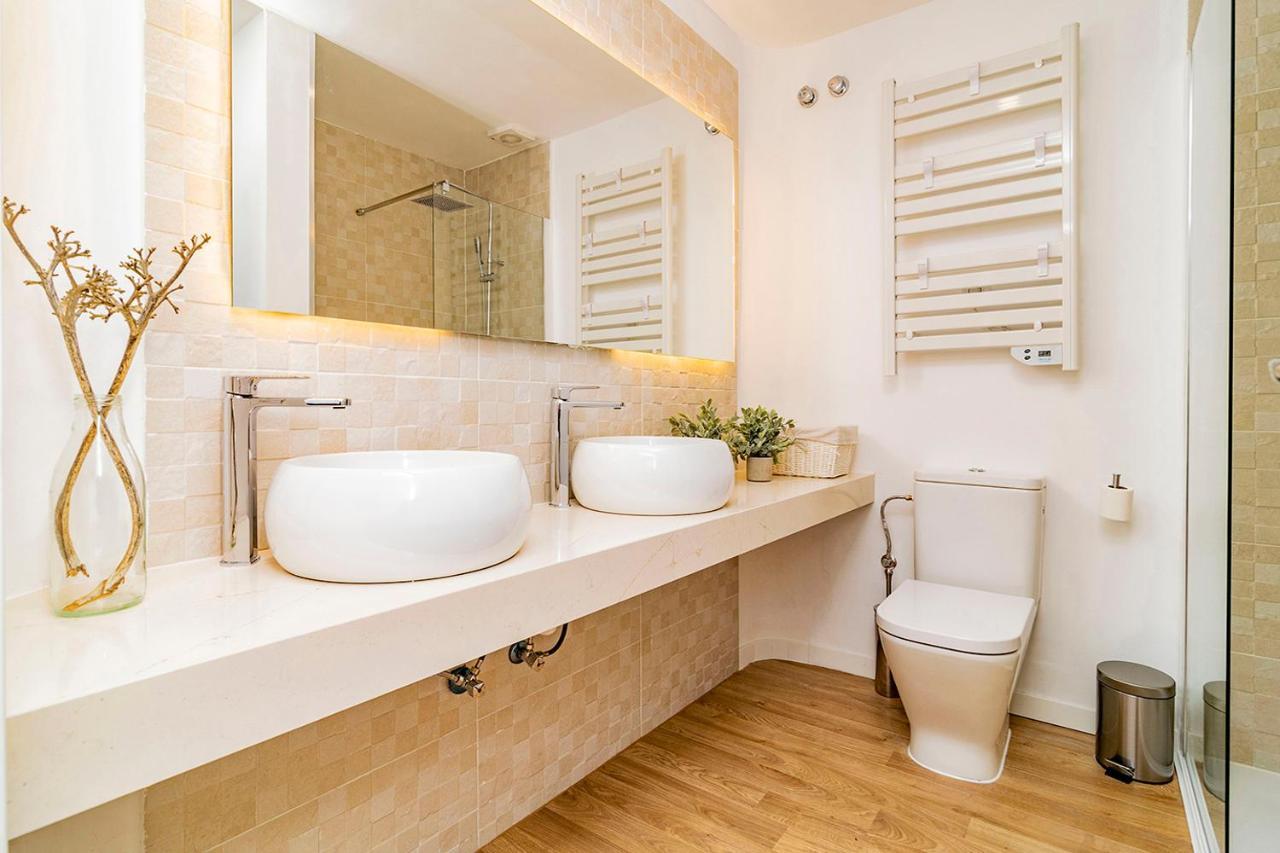 Appartamento Unbeatable Views Of Puerta Del Sol By Batuecas Madrid Esterno foto