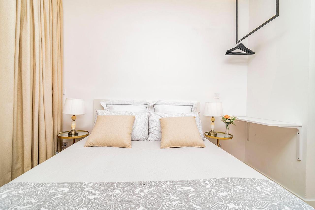 Appartamento Unbeatable Views Of Puerta Del Sol By Batuecas Madrid Esterno foto