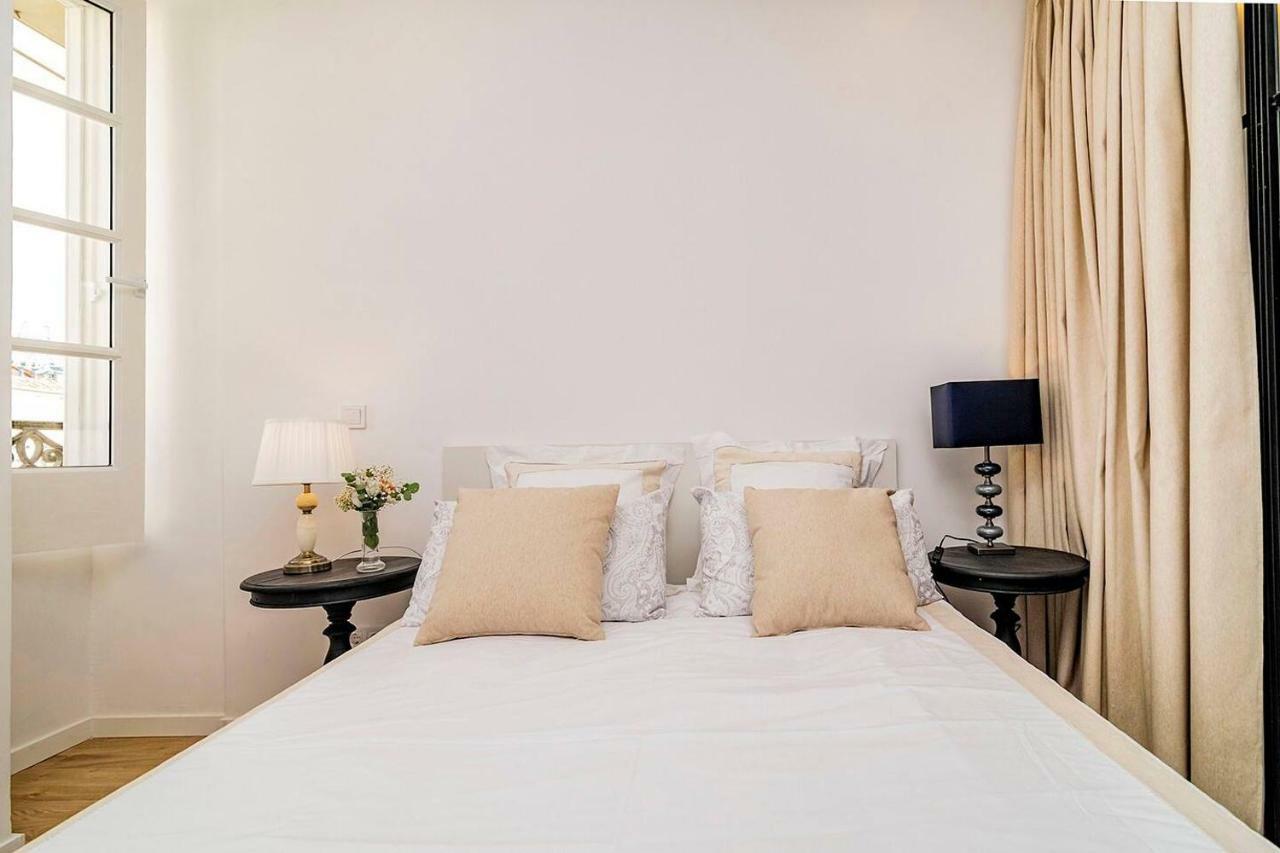 Appartamento Unbeatable Views Of Puerta Del Sol By Batuecas Madrid Esterno foto