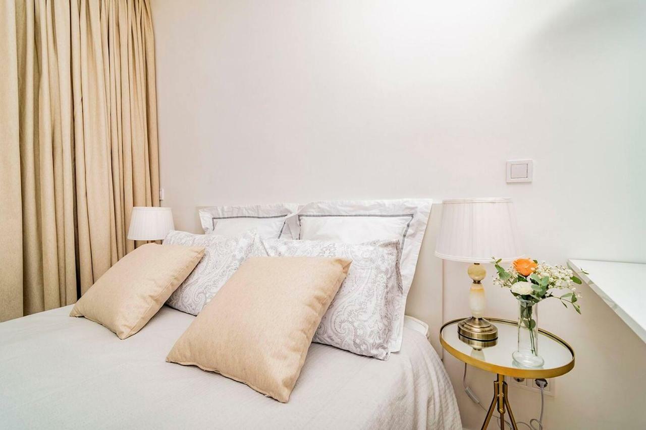 Appartamento Unbeatable Views Of Puerta Del Sol By Batuecas Madrid Esterno foto