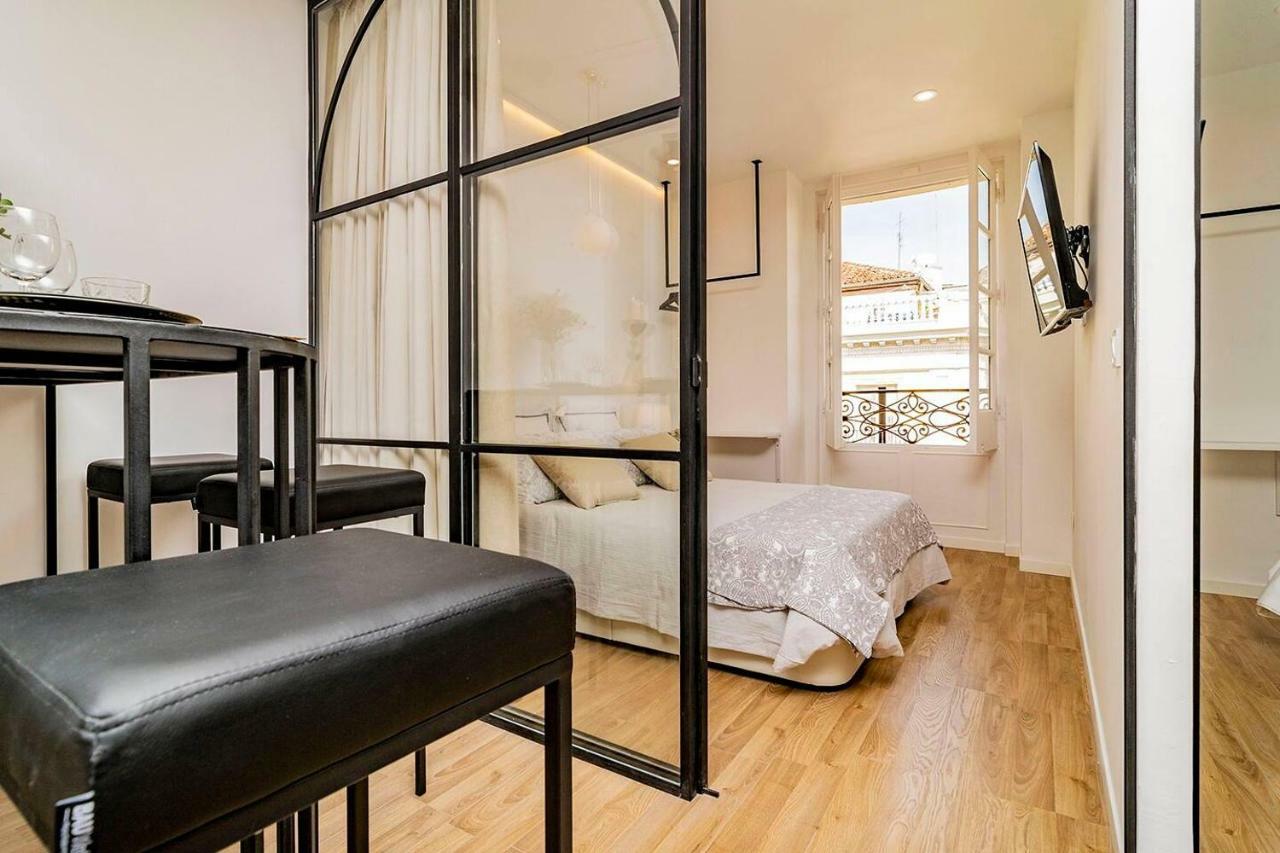 Appartamento Unbeatable Views Of Puerta Del Sol By Batuecas Madrid Esterno foto
